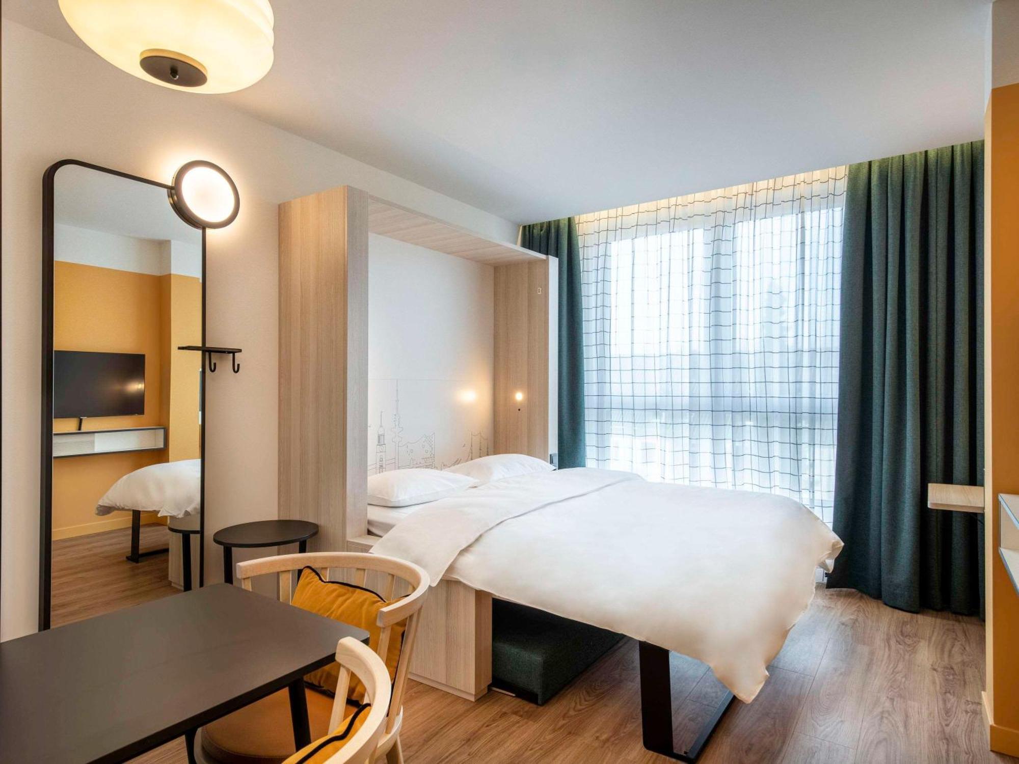 Aparthotel Adagio Access Porte De Camargue Saint-Martin-de-Crau Exterior photo